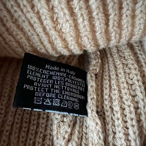 Sold Chanel beanie - Picture 3 of 4